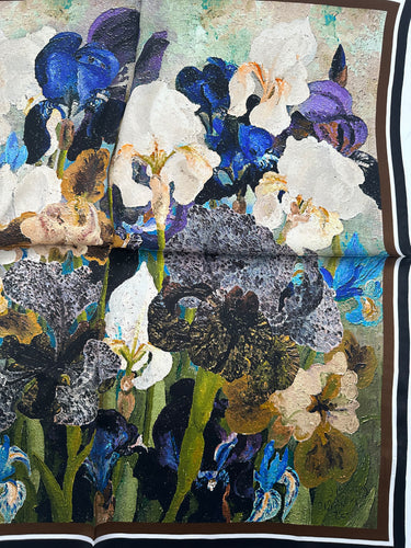 Natūralaus šilko šalikas 70x70 cm "Delphinia"