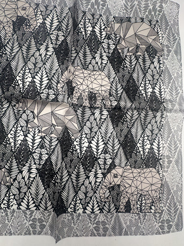 Natūralaus šilko šalikas 70x70 cm "Delphinia"