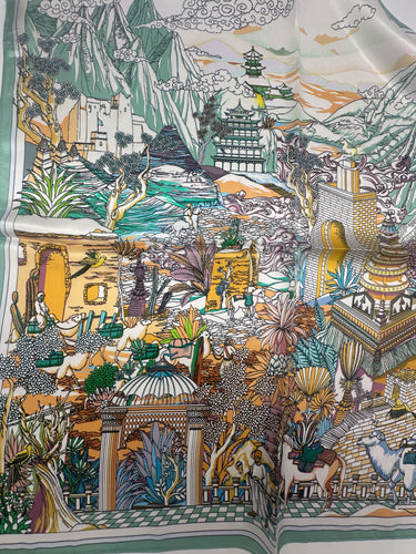 Natūralaus šilko šalikas 70x70 cm "Delphinia"