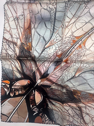 Natūralaus šilko satino šalikas 110x110 cm "Gervės"