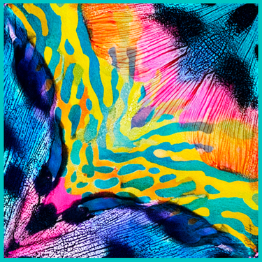 Natūralaus šilko satino šalikas 110x110 cm "Gervės"